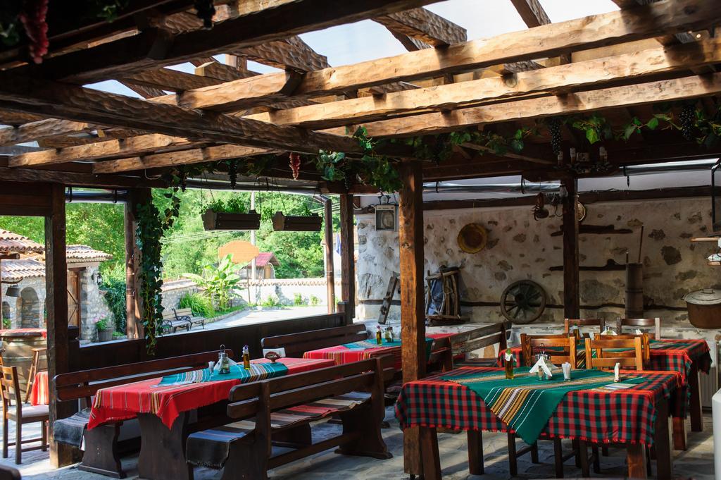 Family Hotel Dinchova Kushta Rozhen Exterior foto