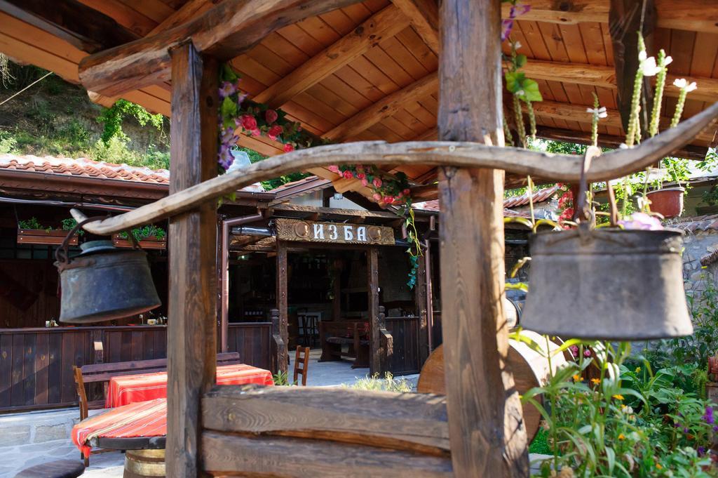 Family Hotel Dinchova Kushta Rozhen Exterior foto