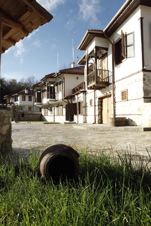 Family Hotel Dinchova Kushta Rozhen Exterior foto